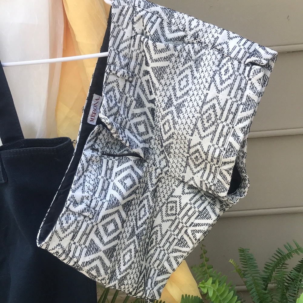 Merona size 2 Aztec print shorts